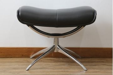 中古　美品　ノルウェー製　EKORNES(エコーネス)　City(シティ)　Mサイズ　オットマン付き!!スタイリッシュなデザインが魅力のストレスレスチェア(スターベース、1人掛けソファ、1Pソファ、アームチェア、リクライニングチェア、フットスツール、北欧、本革、レザーチェア)(定価約30万円)(R-066318)