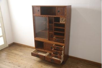 中古　岩谷堂箪笥　上質な和の空間づくりにおすすめな茶箪笥(違い棚、飾り棚、収納棚、戸棚、食器棚、キャビネット)(R-066320)