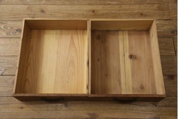 和製アンティーク　檜(ヒノキ)材　ダイヤガラスが昭和レトロな雰囲気を高める三尺水屋箪笥(時代箪笥、茶箪笥、茶棚、食器棚、収納棚、重ね戸棚、キャビネット、引き出し)(R-066321)