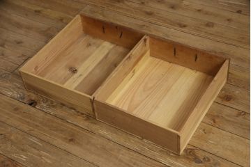 和製アンティーク　檜(ヒノキ)材　ダイヤガラスが昭和レトロな雰囲気を高める三尺水屋箪笥(時代箪笥、茶箪笥、茶棚、食器棚、収納棚、重ね戸棚、キャビネット、引き出し)(R-066321)
