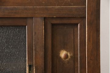和製アンティーク　檜(ヒノキ)材　ダイヤガラスが昭和レトロな雰囲気を高める三尺水屋箪笥(時代箪笥、茶箪笥、茶棚、食器棚、収納棚、重ね戸棚、キャビネット、引き出し)(R-066321)