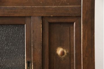 和製アンティーク　檜(ヒノキ)材　ダイヤガラスが昭和レトロな雰囲気を高める水屋箪笥サイドボード(時代箪笥、茶箪笥、茶棚、食器棚、収納棚、戸棚、サイドキャビネット、引き出し)(R-066322)