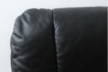 中古　極美品　ノルウェー製　EKORNES(エコーネス)　 Mayfair(メイフェア)　Mサイズ　希少!!　電動式フットレスト付きが珍しい!高級感漂うコンピューターテーブル付きストレスレスチェア(クラシックベース、アームチェア、リクライニングチェア、椅子、イス、1人掛けソファ、1Pソファ、北欧、本革、レザー)(定価約50万円)(R-066324)