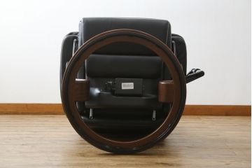 中古　極美品　ノルウェー製　EKORNES(エコーネス)　 Mayfair(メイフェア)　Mサイズ　希少!!　電動式フットレスト付きが珍しい!高級感漂うコンピューターテーブル付きストレスレスチェア(クラシックベース、アームチェア、リクライニングチェア、椅子、イス、1人掛けソファ、1Pソファ、北欧、本革、レザー)(定価約50万円)(R-066324)