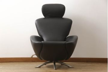中古　短期使用のため極美品!!　Cassina(カッシーナ)　K10 DODO(ドド)　洗練されたモダンデザインが目を引くシェーズロング(リクライニングチェア、アームチェア、椅子、イス、一人掛けソファ、1人掛けソファ、本革、レザー)(定価約104万5千円)(R-066325)