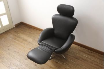中古　短期使用のため極美品!!　Cassina(カッシーナ)　K10 DODO(ドド)　洗練されたモダンデザインが目を引くシェーズロング(リクライニングチェア、アームチェア、椅子、イス、一人掛けソファ、1人掛けソファ、本革、レザー)(定価約104万5千円)(R-066325)
