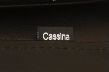 中古　短期使用のため極美品!!　Cassina(カッシーナ)　K10 DODO(ドド)　洗練されたモダンデザインが目を引くシェーズロング(リクライニングチェア、アームチェア、椅子、イス、一人掛けソファ、1人掛けソファ、本革、レザー)(定価約104万5千円)(R-066325)