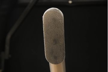 中古　短期使用のため極美品!!　Cassina(カッシーナ)　K10 DODO(ドド)　洗練されたモダンデザインが目を引くシェーズロング(リクライニングチェア、アームチェア、椅子、イス、一人掛けソファ、1人掛けソファ、本革、レザー)(定価約104万5千円)(R-066325)