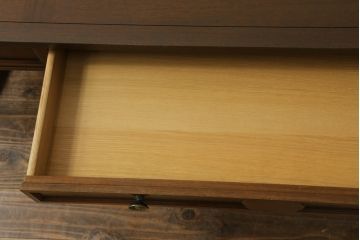 中古　DREXEL HERITAGE(ドレクセルヘリテイジ)　Triune(トライユン)　マホガニー材　洗練されたデザインとクラシカルな佇まいが魅力的なセンターテーブル(カクテルテーブル、リビングテーブル、カフェテーブル、ローテーブル)(R-066326)