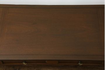 中古　DREXEL HERITAGE(ドレクセルヘリテイジ)　Triune(トライユン)　マホガニー材　洗練されたデザインとクラシカルな佇まいが魅力的なセンターテーブル(カクテルテーブル、リビングテーブル、カフェテーブル、ローテーブル)(R-066326)