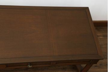 中古　DREXEL HERITAGE(ドレクセルヘリテイジ)　Triune(トライユン)　マホガニー材　洗練されたデザインとクラシカルな佇まいが魅力的なセンターテーブル(カクテルテーブル、リビングテーブル、カフェテーブル、ローテーブル)(R-066326)