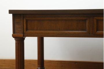中古　DREXEL HERITAGE(ドレクセルヘリテイジ)　Triune(トライユン)　マホガニー材　洗練されたデザインとクラシカルな佇まいが魅力的なセンターテーブル(カクテルテーブル、リビングテーブル、カフェテーブル、ローテーブル)(R-066326)