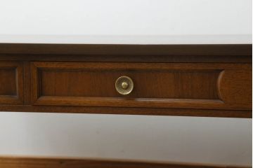 中古　DREXEL HERITAGE(ドレクセルヘリテイジ)　Triune(トライユン)　マホガニー材　洗練されたデザインとクラシカルな佇まいが魅力的なセンターテーブル(カクテルテーブル、リビングテーブル、カフェテーブル、ローテーブル)(R-066326)