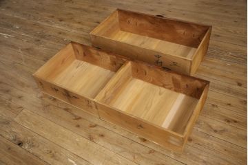 和製アンティーク　上手物!!　前面欅(ケヤキ)材　立派な唐獅子金具が存在感を放つ仙台箪笥ローボード(ローチェスト、引き出し、テレビ台、テレビボード、時代箪笥)(R-066328)