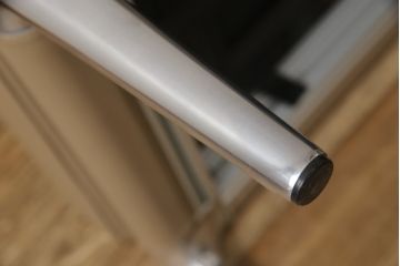 中古　短期使用のため極美品!!　Cassina(カッシーナ)　PHILIPPE STARCK(フィリップ・スタルク)　L26 VOLAGE bench(ヴォラージュ) X革(カフェラテ:13X323)　高級感漂う佇まいが魅力のベンチ(本革、レザーチェア、長椅子、長イス、2人掛け、二人掛け)(定価約42万9千円)(R-066330)