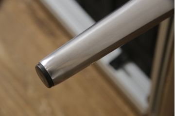 中古　短期使用のため極美品!!　Cassina(カッシーナ)　PHILIPPE STARCK(フィリップ・スタルク)　L26 VOLAGE bench(ヴォラージュ) X革(カフェラテ:13X323)　高級感漂う佇まいが魅力のベンチ(本革、レザーチェア、長椅子、長イス、2人掛け、二人掛け)(定価約42万9千円)(R-066330)