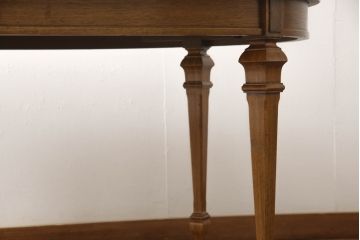 中古　DREXEL HERITAGE(ドレクセルヘリテイジ)　FRANCESCA(フランチェスカ)シリーズ　優美な佇まいのダイニングテーブル(エクステンションテーブル、食卓、4人掛け、6人掛け、8人掛け)(R-066359)