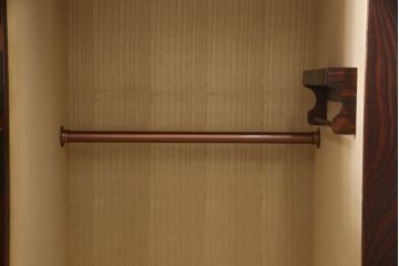 中古　岩谷堂箪笥　風格のある上品な佇まいが魅力の大型和箪笥(着物箪笥、衣装盆、洋服タンス、衣装箪笥、整理箪笥、ワードローブ、引き出し、キャビネット、上下バラ売り可能)(定価約130万円)(R-066361)