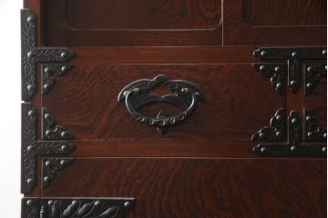 中古　岩谷堂箪笥　風格のある上品な佇まいが魅力の大型和箪笥(着物箪笥、衣装盆、洋服タンス、衣装箪笥、整理箪笥、ワードローブ、引き出し、キャビネット、上下バラ売り可能)(定価約130万円)(R-066361)