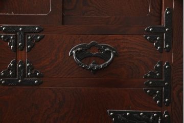 中古　岩谷堂箪笥　風格のある上品な佇まいが魅力の大型和箪笥(着物箪笥、衣装盆、洋服タンス、衣装箪笥、整理箪笥、ワードローブ、引き出し、キャビネット、上下バラ売り可能)(定価約130万円)(R-066361)