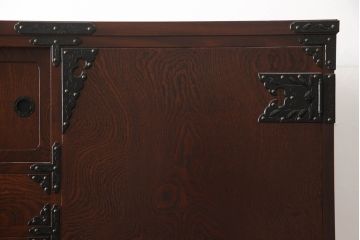 中古　岩谷堂箪笥　風格のある上品な佇まいが魅力の大型和箪笥(着物箪笥、衣装盆、洋服タンス、衣装箪笥、整理箪笥、ワードローブ、引き出し、キャビネット、上下バラ売り可能)(定価約130万円)(R-066361)