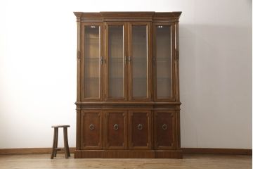 中古　DREXEL HERITAGE(ドレクセルヘリテイジ)　Cameo Classics(キャメオクラシックス)　高級感溢れる佇まいが魅力のチャイナキャビネット(飾り棚、キュリオケース、収納棚、戸棚)(定価約228万円)(R-066362)
