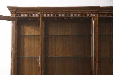 中古　DREXEL HERITAGE(ドレクセルヘリテイジ)　Cameo Classics(キャメオクラシックス)　高級感溢れる佇まいが魅力のチャイナキャビネット(飾り棚、キュリオケース、収納棚、戸棚)(定価約228万円)(R-066362)