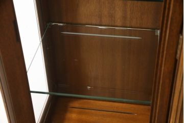 中古　DREXEL HERITAGE(ドレクセルヘリテイジ)　Cameo Classics(キャメオクラシックス)　高級感溢れる佇まいが魅力のチャイナキャビネット(飾り棚、キュリオケース、収納棚、戸棚)(定価約228万円)(R-066362)