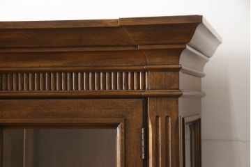 中古　DREXEL HERITAGE(ドレクセルヘリテイジ)　Cameo Classics(キャメオクラシックス)　高級感溢れる佇まいが魅力のチャイナキャビネット(飾り棚、キュリオケース、収納棚、戸棚)(定価約228万円)(R-066362)