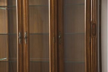 中古　DREXEL HERITAGE(ドレクセルヘリテイジ)　Cameo Classics(キャメオクラシックス)　高級感溢れる佇まいが魅力のチャイナキャビネット(飾り棚、キュリオケース、収納棚、戸棚)(定価約228万円)(R-066362)