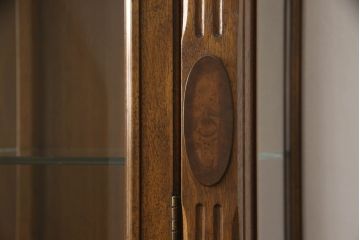 中古　DREXEL HERITAGE(ドレクセルヘリテイジ)　Cameo Classics(キャメオクラシックス)　高級感溢れる佇まいが魅力のチャイナキャビネット(飾り棚、キュリオケース、収納棚、戸棚)(定価約228万円)(R-066362)
