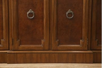 中古　DREXEL HERITAGE(ドレクセルヘリテイジ)　Cameo Classics(キャメオクラシックス)　高級感溢れる佇まいが魅力のチャイナキャビネット(飾り棚、キュリオケース、収納棚、戸棚)(定価約228万円)(R-066362)