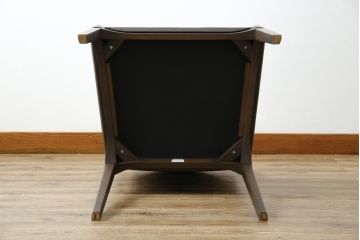 中古　美品　Cassinaixc.(カッシーナイクスシー)　IXC. R&D(イクスシー.R&D)　LINE(ライン)　FX革　スタイリッシュな佇まいが格好良いアームチェアとスツールのセット(ダイニングチェア、椅子、イス、本革、レザー、オットマン、フットスツール)(チェアの定価約12万8千円/スツールの定価約8万円)(R-066369)