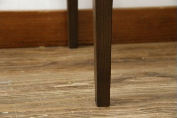 中古　美品　Cassinaixc.(カッシーナイクスシー)　IXC. R&D(イクスシー.R&D)　LINE(ライン)　FX革　スタイリッシュな佇まいが格好良いアームチェアとスツールのセット(ダイニングチェア、椅子、イス、本革、レザー、オットマン、フットスツール)(チェアの定価約12万8千円/スツールの定価約8万円)(R-066369)