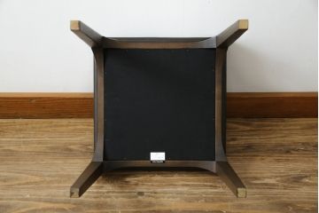中古　美品　Cassinaixc.(カッシーナイクスシー)　IXC. R&D(イクスシー.R&D)　LINE(ライン)　FX革　スタイリッシュな佇まいが格好良いアームチェアとスツールのセット(ダイニングチェア、椅子、イス、本革、レザー、オットマン、フットスツール)(チェアの定価約12万8千円/スツールの定価約8万円)(R-066369)
