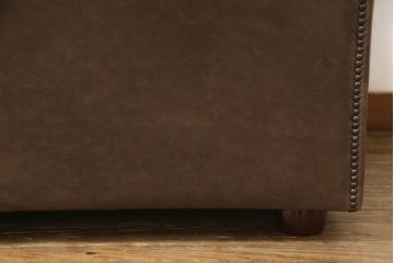 中古　イギリスハンドメイド家具　DISTINCTIVE CHESTERFIELDS(ディスティンクティブ・チェスターフィールド)　本革(レザー)　上質な空間づくりに取り入れたいチェスターフィールドソファ(3人掛け、三人掛け、英国)(R-066371)