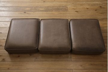 中古　イギリスハンドメイド家具　DISTINCTIVE CHESTERFIELDS(ディスティンクティブ・チェスターフィールド)　本革(レザー)　上質な空間づくりに取り入れたいチェスターフィールドソファ(3人掛け、三人掛け、英国)(R-066371)