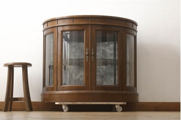 中古　DREXEL HERITAGE(ドレクセルヘリテイジ)　Cameo Classics(キャメオクラシックス)　ハーフムーン(半月型)　照明付き!!美しい曲線デザインに目を奪われるキャビネット(ホールチェスト、サイドボード、サイドキャビネット、飾り棚、ショーケース、収納棚、戸棚、半円型)(R-066373)