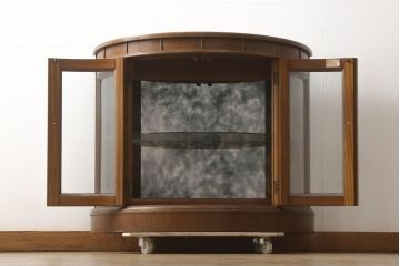 中古　DREXEL HERITAGE(ドレクセルヘリテイジ)　Cameo Classics(キャメオクラシックス)　ハーフムーン(半月型)　照明付き!!美しい曲線デザインに目を奪われるキャビネット(ホールチェスト、サイドボード、サイドキャビネット、飾り棚、ショーケース、収納棚、戸棚、半円型)(R-066373)