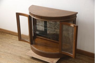 中古　DREXEL HERITAGE(ドレクセルヘリテイジ)　Cameo Classics(キャメオクラシックス)　ハーフムーン(半月型)　照明付き!!美しい曲線デザインに目を奪われるキャビネット(ホールチェスト、サイドボード、サイドキャビネット、飾り棚、ショーケース、収納棚、戸棚、半円型)(R-066373)