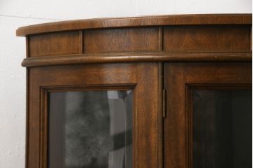 中古　DREXEL HERITAGE(ドレクセルヘリテイジ)　Cameo Classics(キャメオクラシックス)　ハーフムーン(半月型)　照明付き!!美しい曲線デザインに目を奪われるキャビネット(ホールチェスト、サイドボード、サイドキャビネット、飾り棚、ショーケース、収納棚、戸棚、半円型)(R-066373)