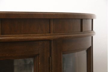 中古　DREXEL HERITAGE(ドレクセルヘリテイジ)　Cameo Classics(キャメオクラシックス)　ハーフムーン(半月型)　照明付き!!美しい曲線デザインに目を奪われるキャビネット(ホールチェスト、サイドボード、サイドキャビネット、飾り棚、ショーケース、収納棚、戸棚、半円型)(R-066373)