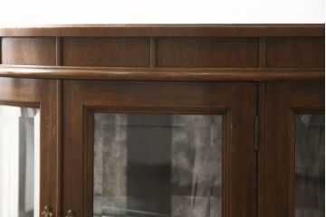 中古　DREXEL HERITAGE(ドレクセルヘリテイジ)　Cameo Classics(キャメオクラシックス)　ハーフムーン(半月型)　照明付き!!美しい曲線デザインに目を奪われるキャビネット(ホールチェスト、サイドボード、サイドキャビネット、飾り棚、ショーケース、収納棚、戸棚、半円型)(R-066373)