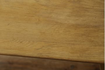 和製アンティーク　昭和レトロ　ナラ材　シンプルなモダンデザインとレトロな風合いが魅力のサイドテーブル(花台、飾り台)(R-066374)