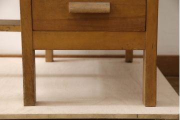 和製ビンテージ　昭和レトロ　ブナ材　樺(カバ)材　ノスタルジックな雰囲気漂う片袖机(ワークデスク、在宅用、在宅ワーク用、オフィスデスク、ヴィンテージ)(R-066375)