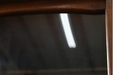 和製アンティーク　上手物!!　和洋折衷　大正ロマンデザイン　前面欅(ケヤキ)材　玉杢と黒柿材がアクセントの二段重ね茶箪笥(茶棚、食器棚、収納棚、戸棚、飾り棚、引き出し、違い棚)(R-066383)