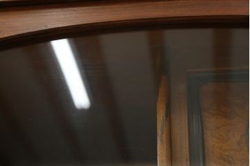 和製アンティーク　上手物!!　和洋折衷　大正ロマンデザイン　前面欅(ケヤキ)材　玉杢と黒柿材がアクセントの二段重ね茶箪笥(茶棚、食器棚、収納棚、戸棚、飾り棚、引き出し、違い棚)(R-066383)