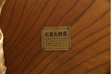 中古　松島太鼓店　太鼓台付き　バチ付き　刳り貫き太鼓(くり貫き太鼓、和太鼓、大太鼓)(R-066384)
