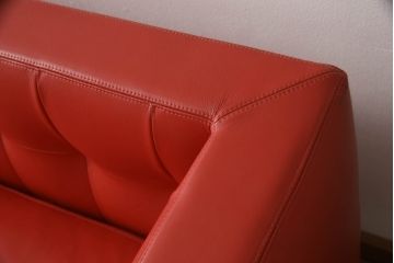 中古　美品　高級イタリア家具　Valdichienti (ヴァルディチェンティ)社　Luxor　本革(レザー)　レッドカラーが空間を彩る3人掛けソファ(トリプルソファ、三人掛けソファ、アームソファ)(R-066386)