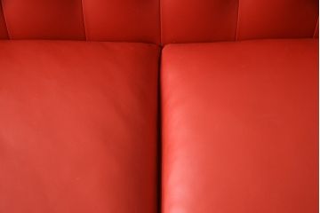 中古　美品　高級イタリア家具　Valdichienti (ヴァルディチェンティ)社　Luxor　本革(レザー)　レッドカラーが空間を彩る3人掛けソファ(トリプルソファ、三人掛けソファ、アームソファ)(R-066386)